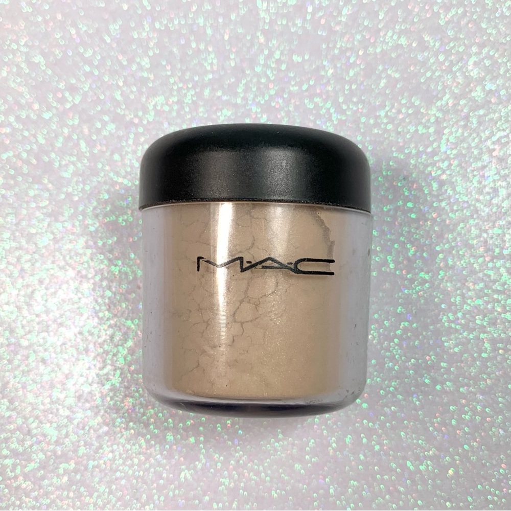 MAC Pigment Provence